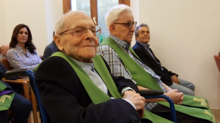 Padre Stefanizzi celebrou 102 anos em 18 de setembro de 2019 na Capela da Residência São  Pedro Canísio.