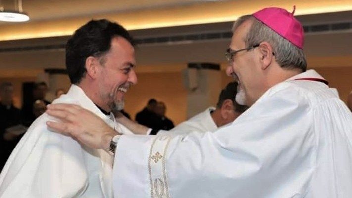 Don Francesco Voltaggio con l'arcivescovo Pierbattista Pizzaballa
