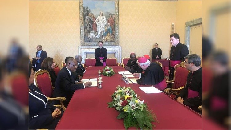 Assinatura do Acordo-Quadro entre a República de Angola e a Santa Sé