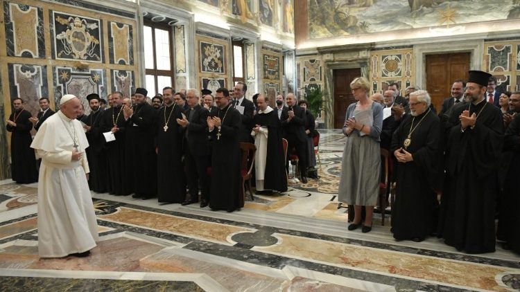教皇フランシスコ、東方教会の教会法の研究者らと　2019年9月19日　バチカン宮殿