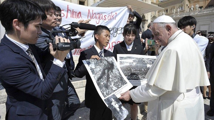 Ferenc pápa japán delegációval találkozik az atombomba évfordulóján