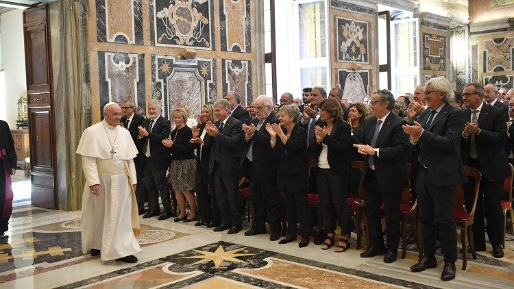 Ferenc pápa a Sebészek és Fogorvosok Olasz Országos Szövetségének tagjaival