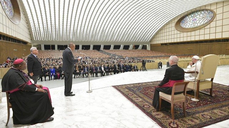 2019.09.20 Papa Francesco incontra i partecipanti al Simposio promosso dall'Organizzazione "Somos Community Care"