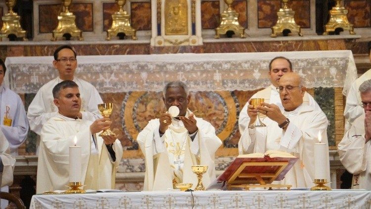 2019.09.19 Messa Cardinale Turkson nella chiesa di Maria della Scala. 17 anniversario della morte del cardinale Van Thuan 13.jpeg