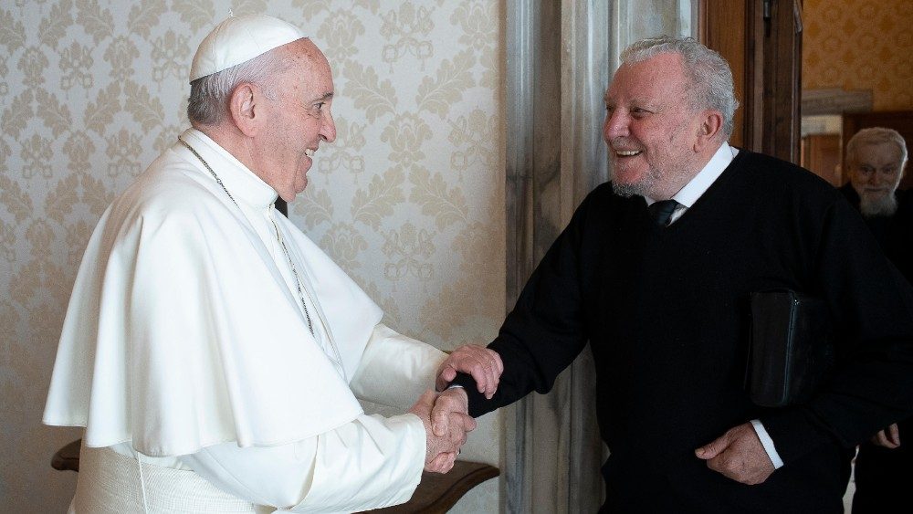 Papa Francesco saluta Kiko Arguello