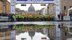 Via Pacis 2019 - atletica Vaticana partenza pozzanghera.JPG