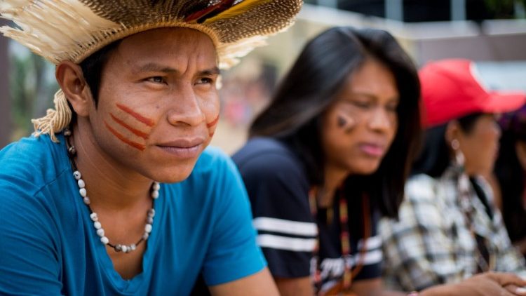Giovani indigeni dell'Amazzonia (Tiago Miotto Cimi) 