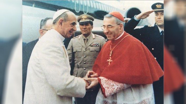 16 settembre 1972, il patriarca di Venezia, cardinale Albino Luciani accoglie Papa Paolo VI in visita nella sua diocesi