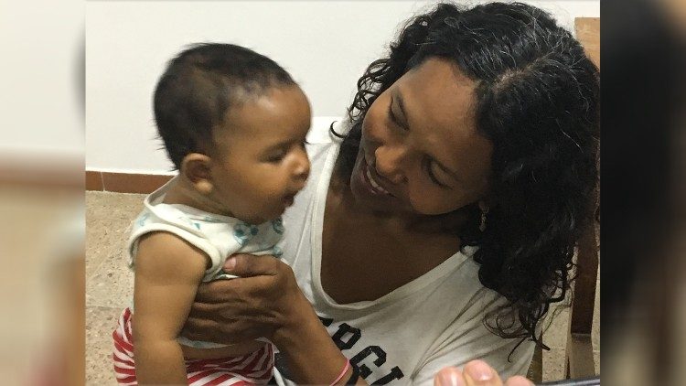 Refugiada venezuelana com seu filho