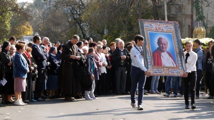 2019.10.19 Processione con le reliquie di San Giovanni Paolo II a Bucarest