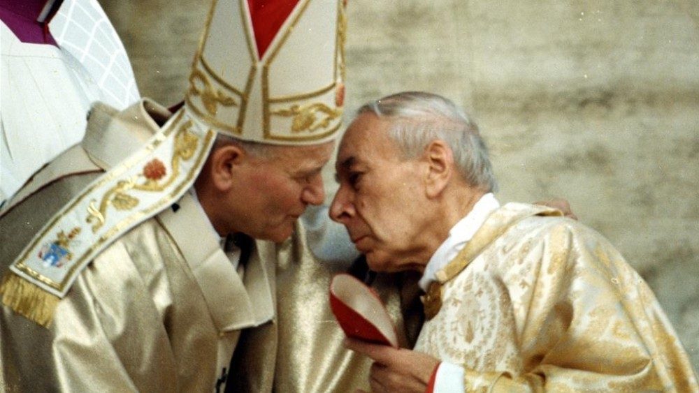 Il cardinale Stefan Wyszyński saluta Giovanni Paolo II nel 1978