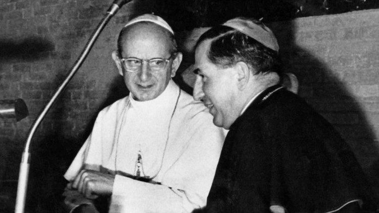 Paulius VI ir vyskupas Wladislaw Rubin pirmojoje Vyskupų sinodo asamblėjoje 1967 m.
