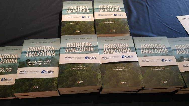 Il volume "Frontiera Amazzonia. Viaggio nel cuore della terra ferita
