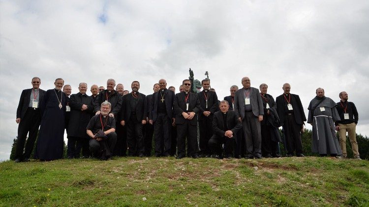 Les ܱ du Conseil des Confrences ?piscopales Europennes lors de leur assemble plnire  Saint Jacques de Compostelle, en 2019