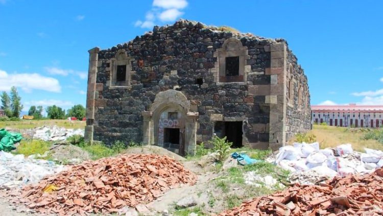 Chrześcijanie w Turcji nie mają miejsca na modlitwę, a ich zabytkowe kościoły popadają w ruinę