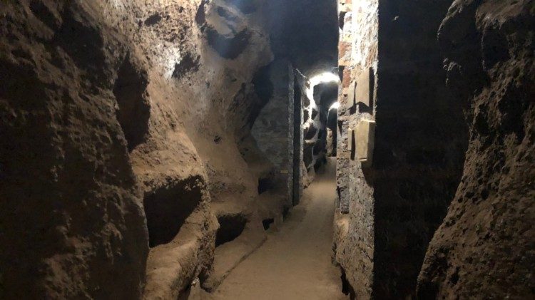 I loculi delle catacombe dei Santi Marcellino e Pietro