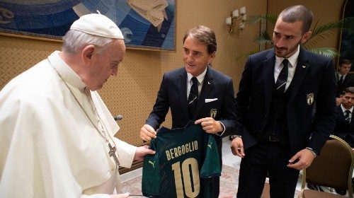 Il Papa agli azzurri: con una palla di stracci si fanno miracoli