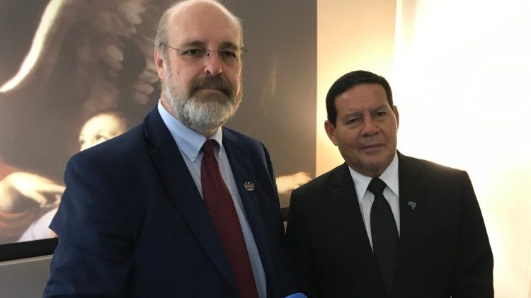 Silvonei José com o vice-presidente Antônio Hamilton Mourão 