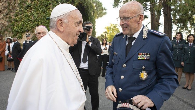 Der ehemalige vatikanische Gendarmerie-Direktor Giani mit Papst Franziskus