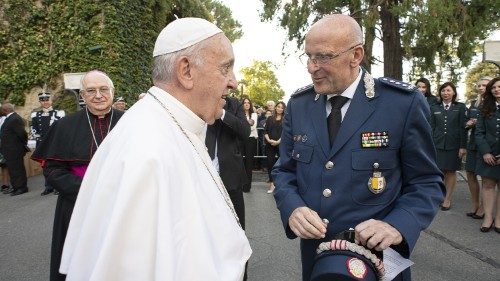 Veliteľ vatikánskeho žandárstva odstúpil v profesionálnom geste po mediálnom úniku