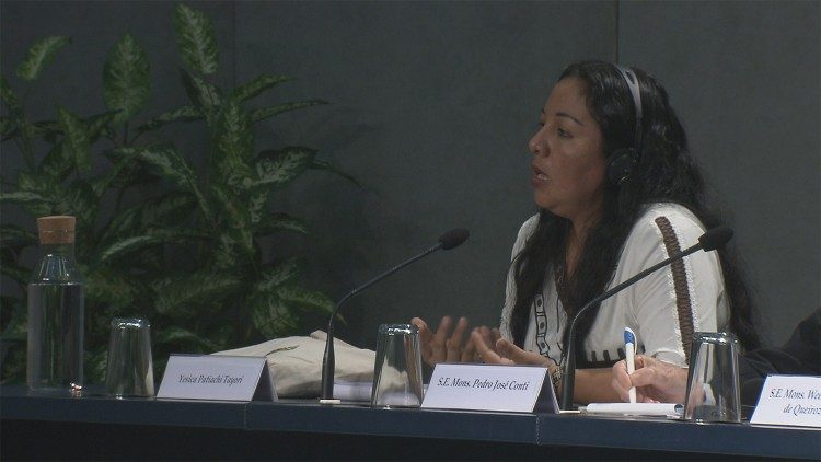 La docente indigena peruviana Yesica Patiachi Tayori