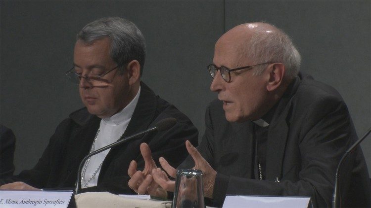 Monsignor Wellington de Queiroz Vieira (a sinistra) e mons. Ambrogio Spreafico