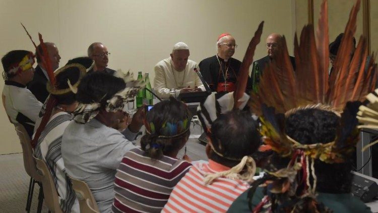 Папа Франциск на встрече с представителями коренных амазонских народов
