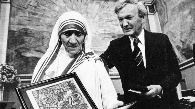Mutter Teresa bei der Nobelpreisverleihung