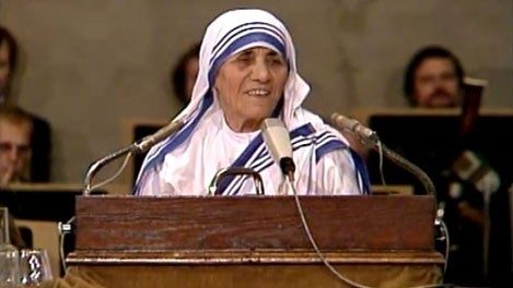 Madre-Teresa-di-Calcutta-riceveva-il-premio-Nobel-40-anni-fa5.jpg