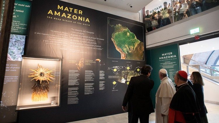 Påven på Vatikanens etnologiska museum 