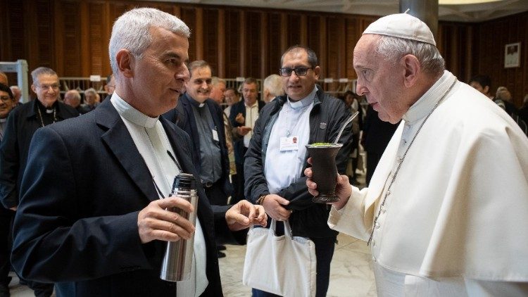 Fast das Wichtigste bei der Synode: die informellen Gespräche am Rand