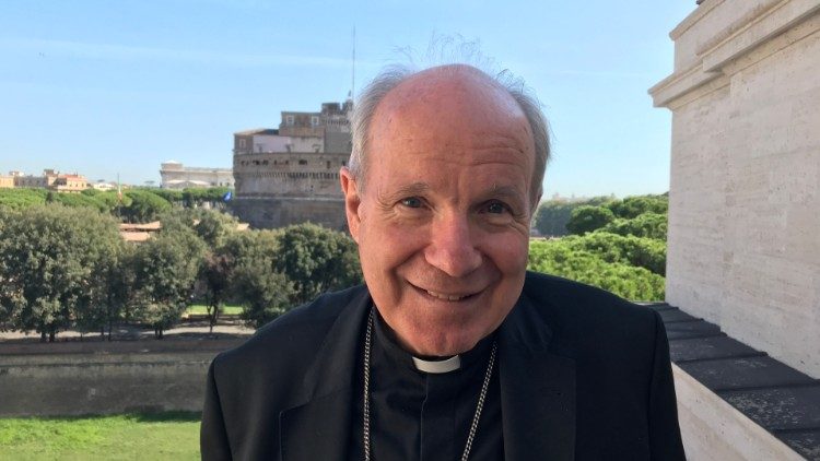 Archivbild: Kardinal Schönborn zu Besuch bei Radio Vatikan