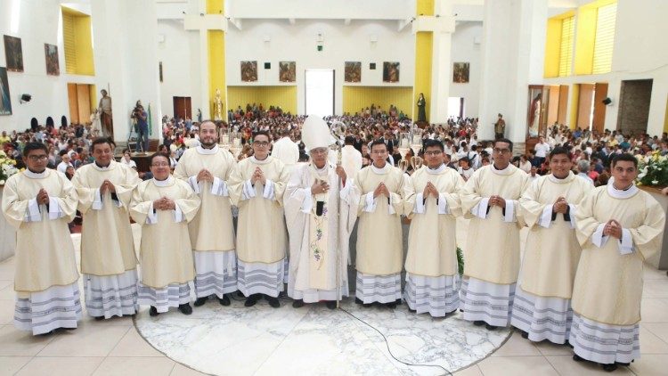 2019.10.21  ordenación diaconal en la Arquidiócesis de Managua en el mesmisionero: 10 nuevos diáconos