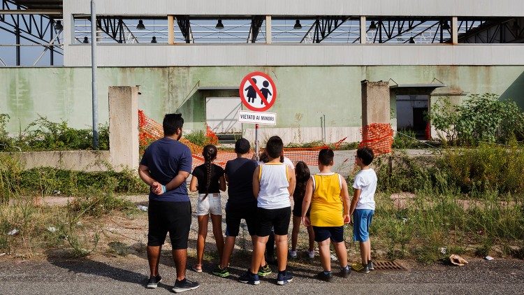Save the children - "Italia: un país prohibido para los menores"