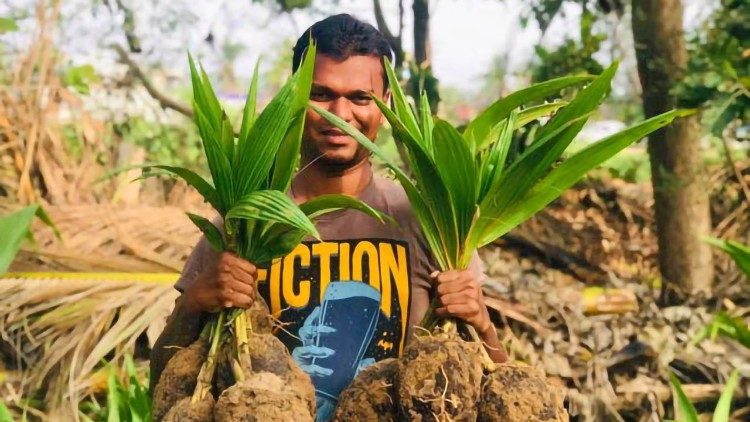 2019.10.22 Nimal Raghavan aiuta gli agricoltori a ripristinare i bacini idrici