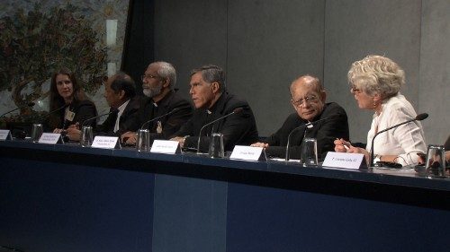 Briefing o sinodi: Trgovina z ljudmi, vloga žensk, formacija, inkulturacija