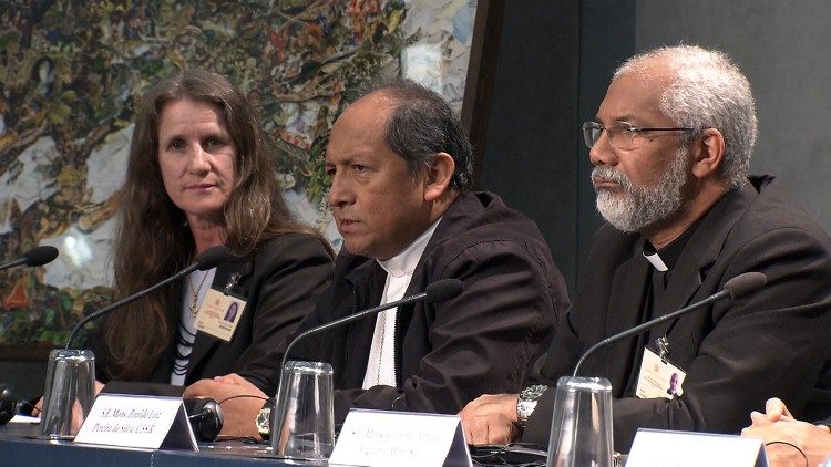 Da sinistra a destra: suor Roselei Bertoldo, monsignor Ricardo Ernesto Centellas Guzmán, don Zenildo Lima da Silva