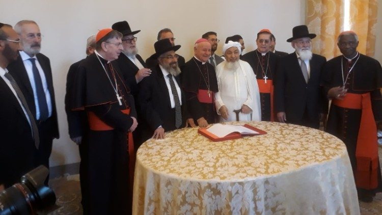 2019.10.28 Ceremonia firma documento fine vita paglia ebrei musulmani