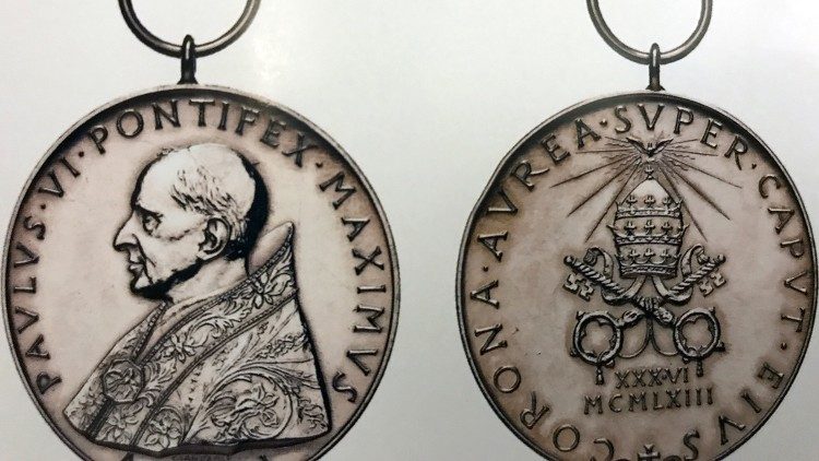 Una medaglia di san Paolo VI
