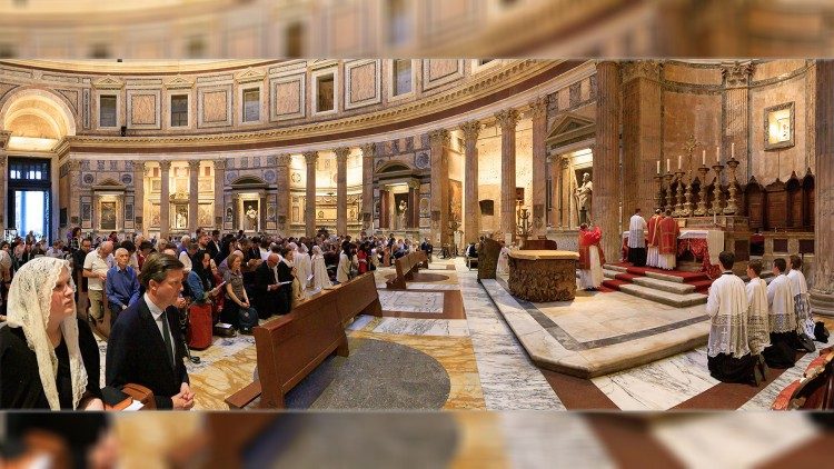 2019.11.01 Santa Messa al Pantheon celebrata dalla Foederatio Internationalis Juventutem