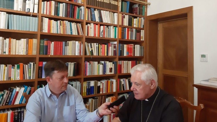 Kardinal Gerhard Ludwig Müller empfing uns zum Interview in seiner Wohnung in unmittelbarer Nähe des Vatikans