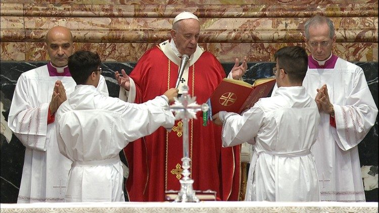 Le Pape François a présidé la messe de suffrage pour cardinaux et évêques défunts l'année écoulée, lundi 4 novembre 2019,  en la basilique Saint-Pierre. 