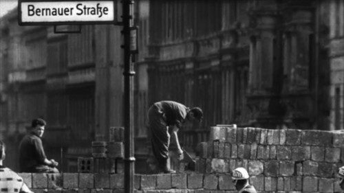 “Bernauer Straße. Al di là del Muro”: storie di una Berlino divisa, vissute nell'Est