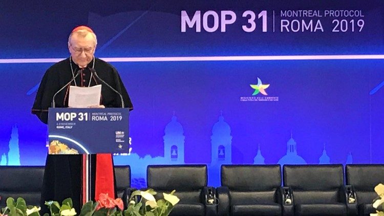Kardinal Pietro Parolin läser upp påvens budskap vid MOP 31 
