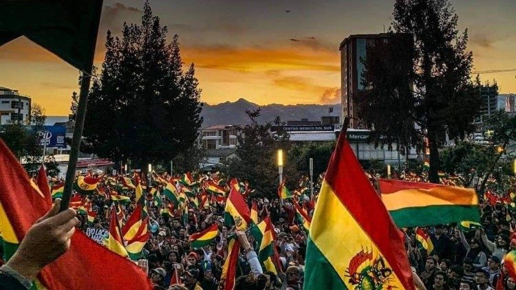 In Bolivia manifestazioni e preghiere