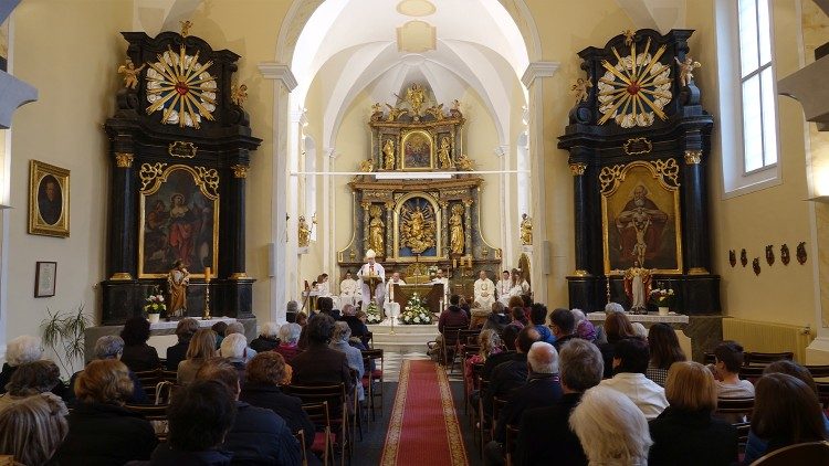 2019.11.10 La messa di mons Alojzij Cvikl al occasione di 730 anni dalla menzione della parrocchia di Santa Maddalena