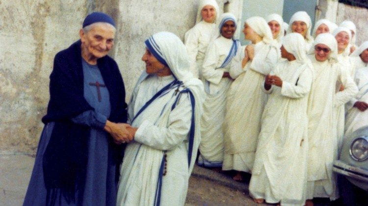 Petite soeur Magdeleine de Jésus (à gauche, ici avec sainte mère Teresa), est désormais vénérable 