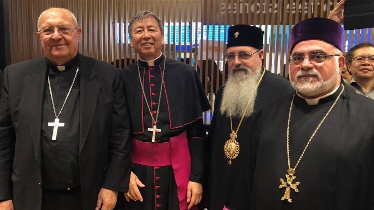 Кардинал Леонардо Сандри с гръцките католически епископи