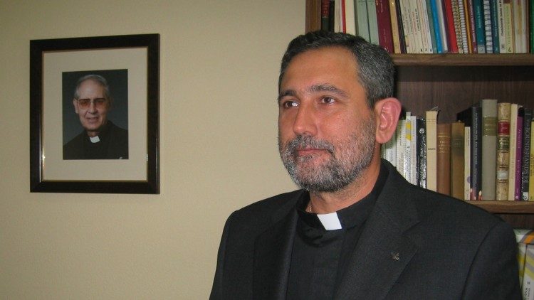 Der Jesuit Guerrero Alves vom Wirtschaftssekretariat des Vatikans
