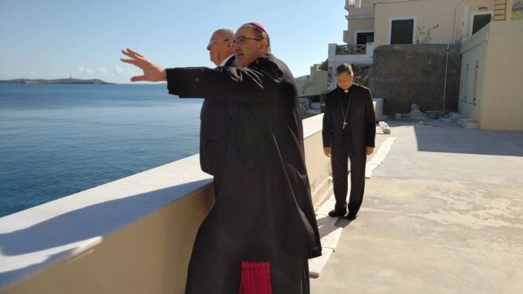 Il cardinale Sandri a Syros